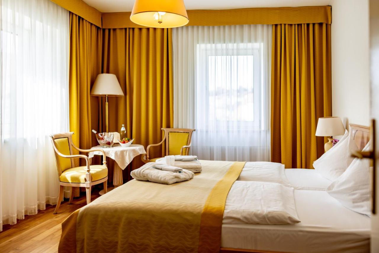 Hotel-Restaurant Minichmayr ชไตอาร์ ภายนอก รูปภาพ