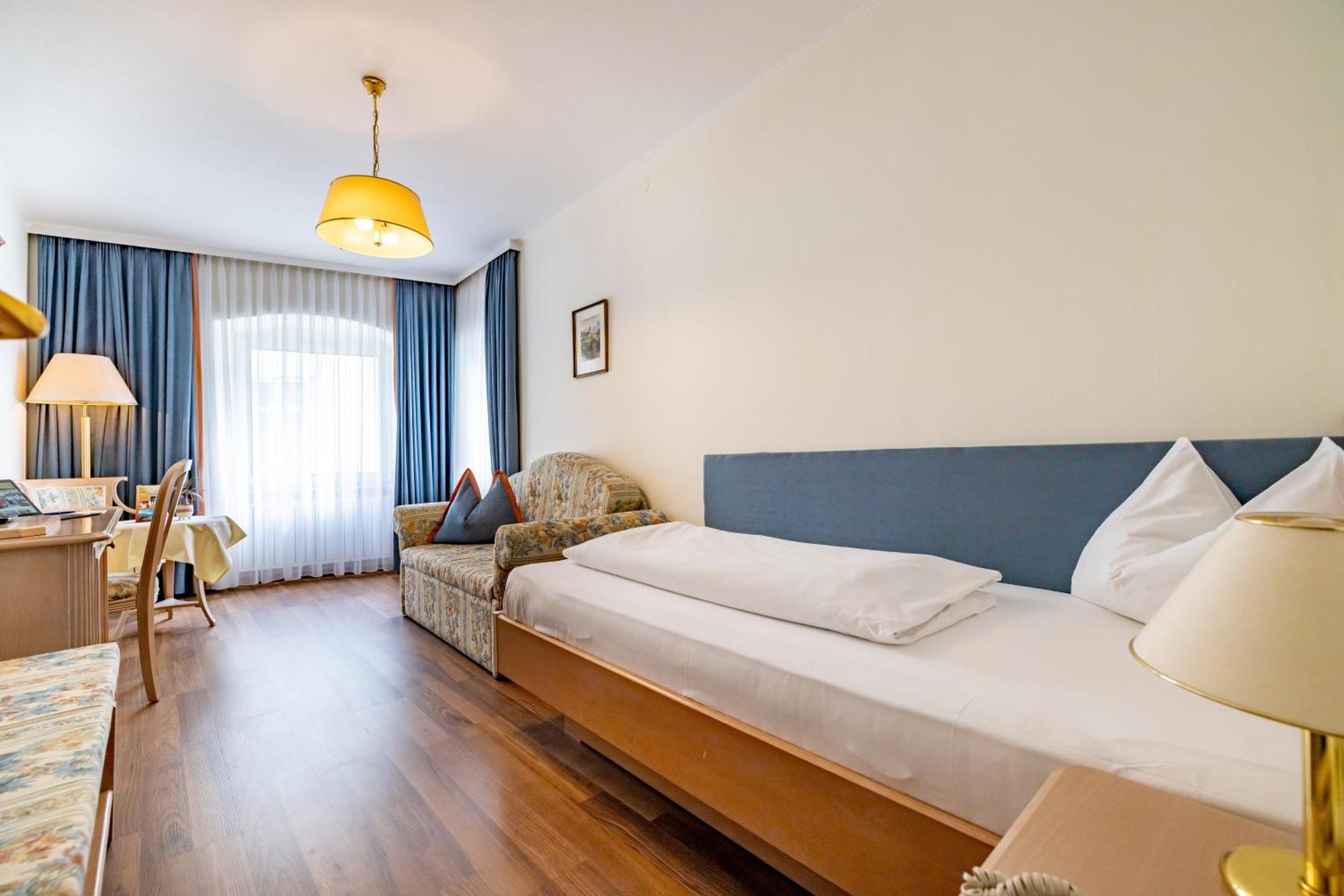 Hotel-Restaurant Minichmayr ชไตอาร์ ภายนอก รูปภาพ