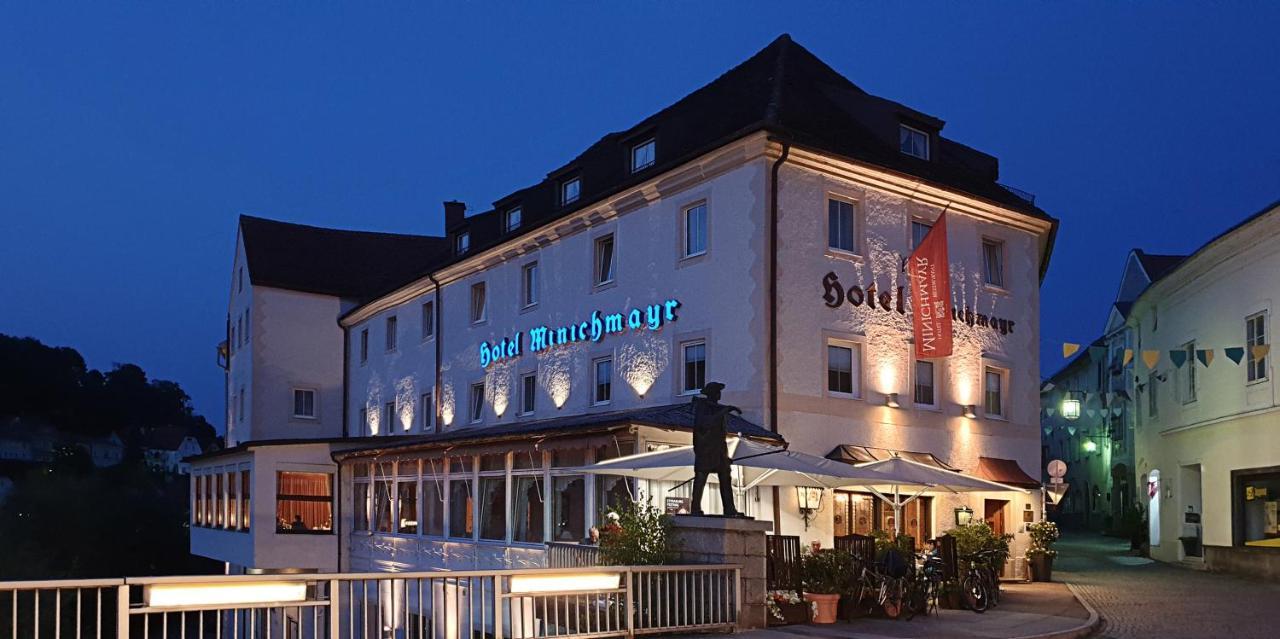 Hotel-Restaurant Minichmayr ชไตอาร์ ภายนอก รูปภาพ