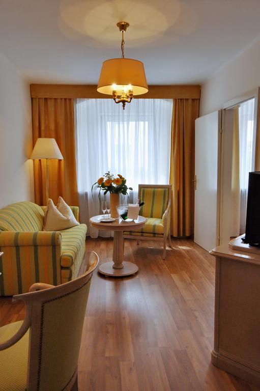 Hotel-Restaurant Minichmayr ชไตอาร์ ภายนอก รูปภาพ
