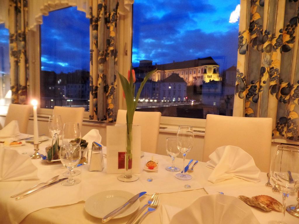 Hotel-Restaurant Minichmayr ชไตอาร์ ภายนอก รูปภาพ