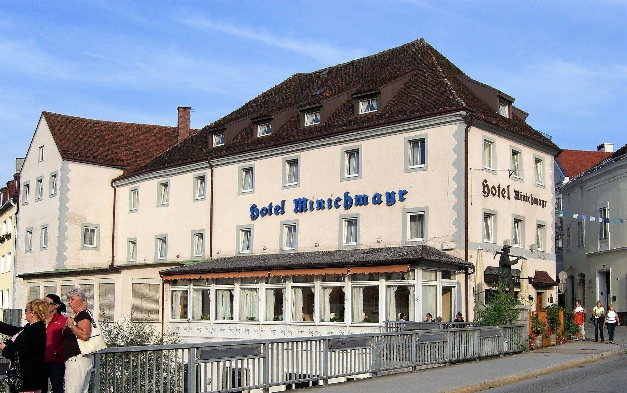 Hotel-Restaurant Minichmayr ชไตอาร์ ภายนอก รูปภาพ