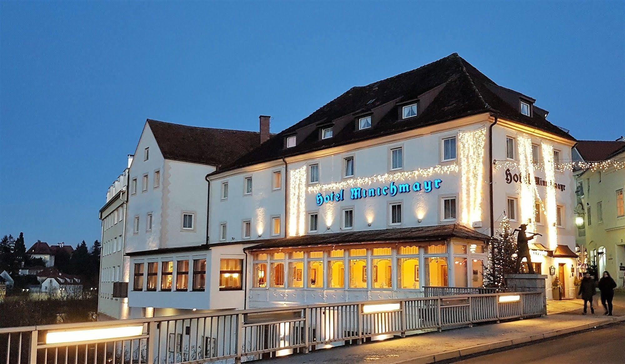 Hotel-Restaurant Minichmayr ชไตอาร์ ภายนอก รูปภาพ