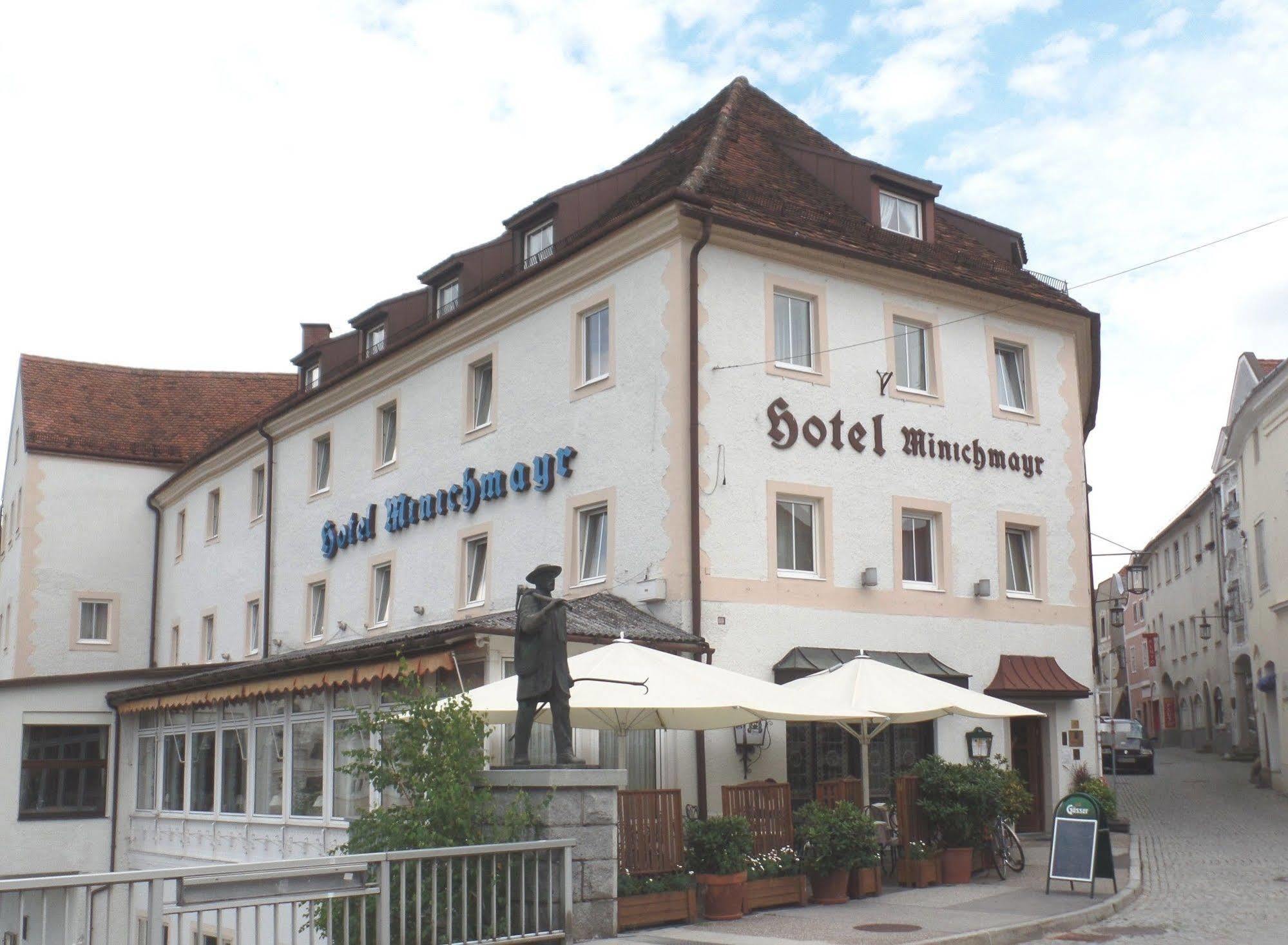 Hotel-Restaurant Minichmayr ชไตอาร์ ภายนอก รูปภาพ